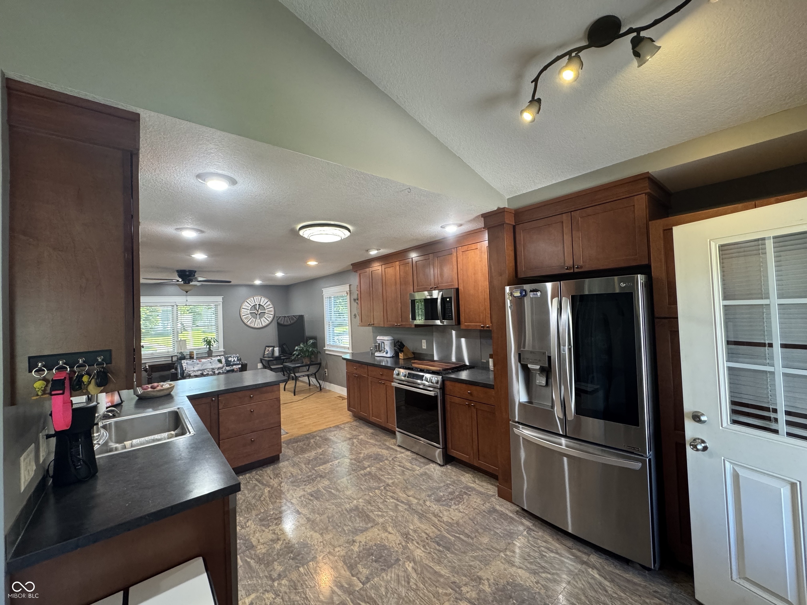2216 Newton Street Columbus, IN 47201 - Photo 11 of 30