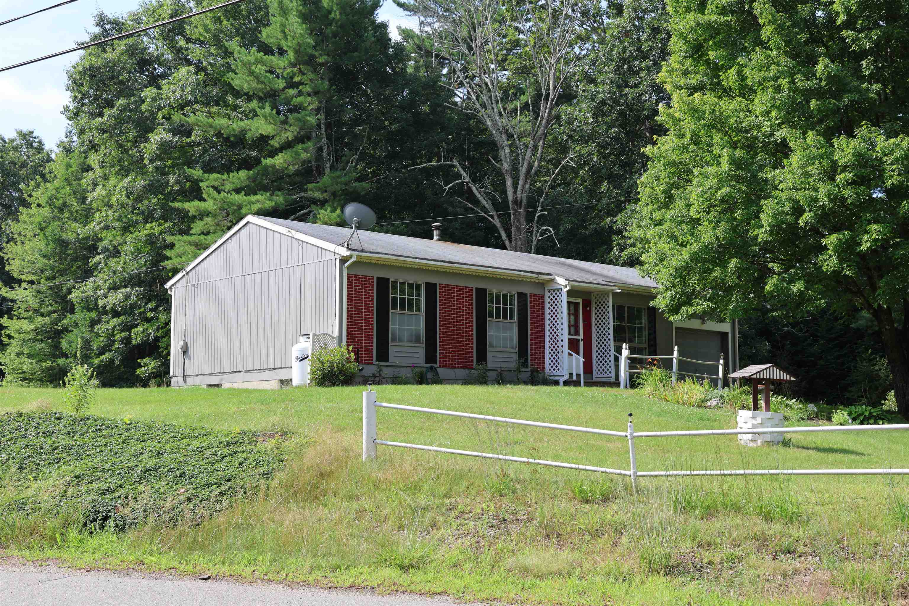 98 Chester Road Raymond, NH 03077 - Photo 5 of 34 Gallery Image 5
