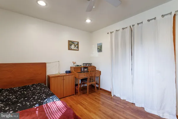 a livingroom with workspace and a window