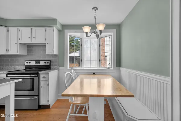 $424,900 | 25 Forest Road, Bethlehem, NY 12054