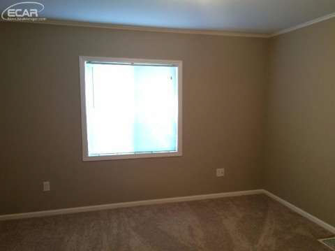 2326 North Linden Road Flint, MI 48504 - Photo 13 of 26 20445365-12.JPG