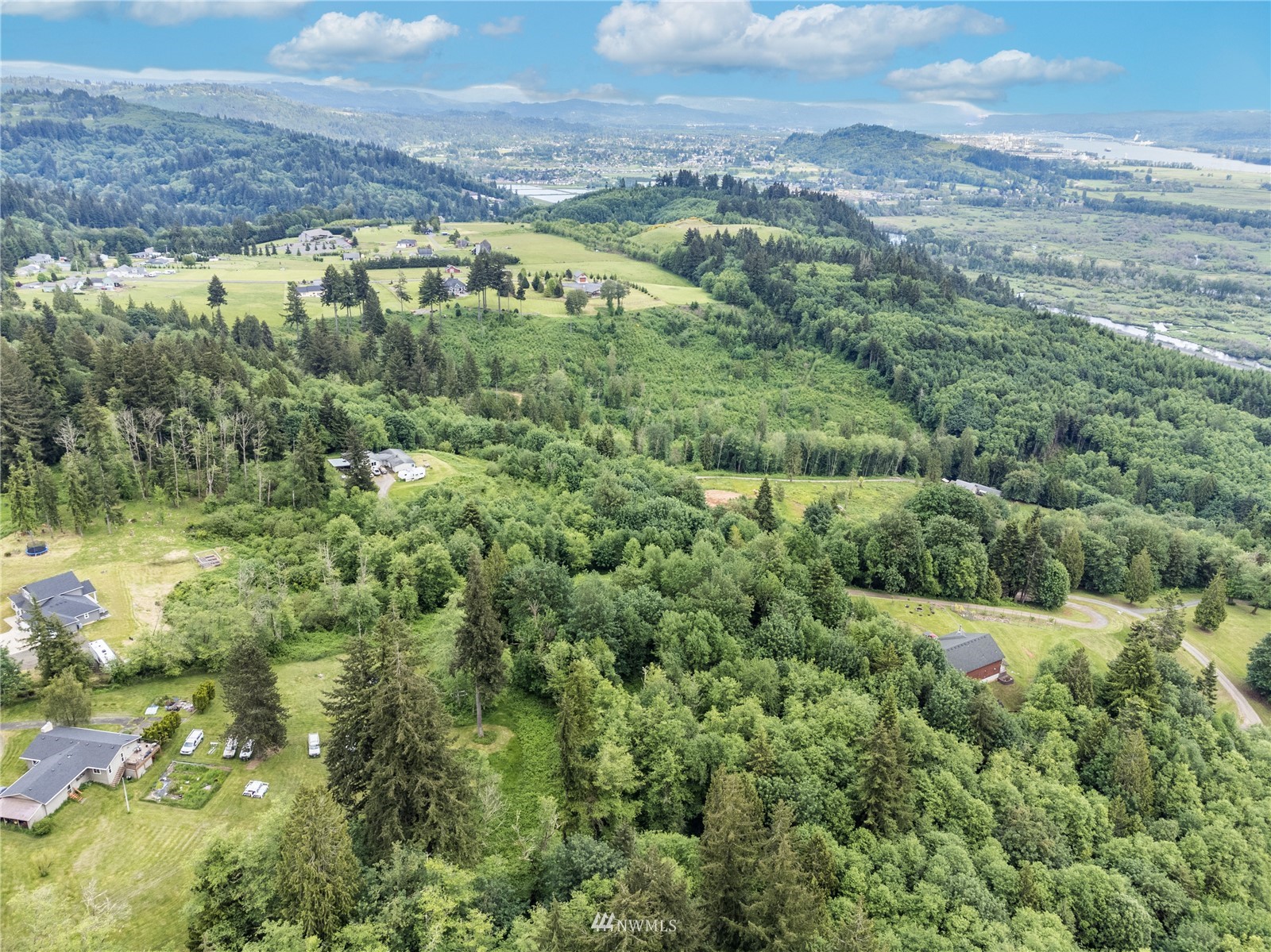 127 Squire Road Longview, WA 98632 - Photo 5 of 9 a view of a town with mountains in the background