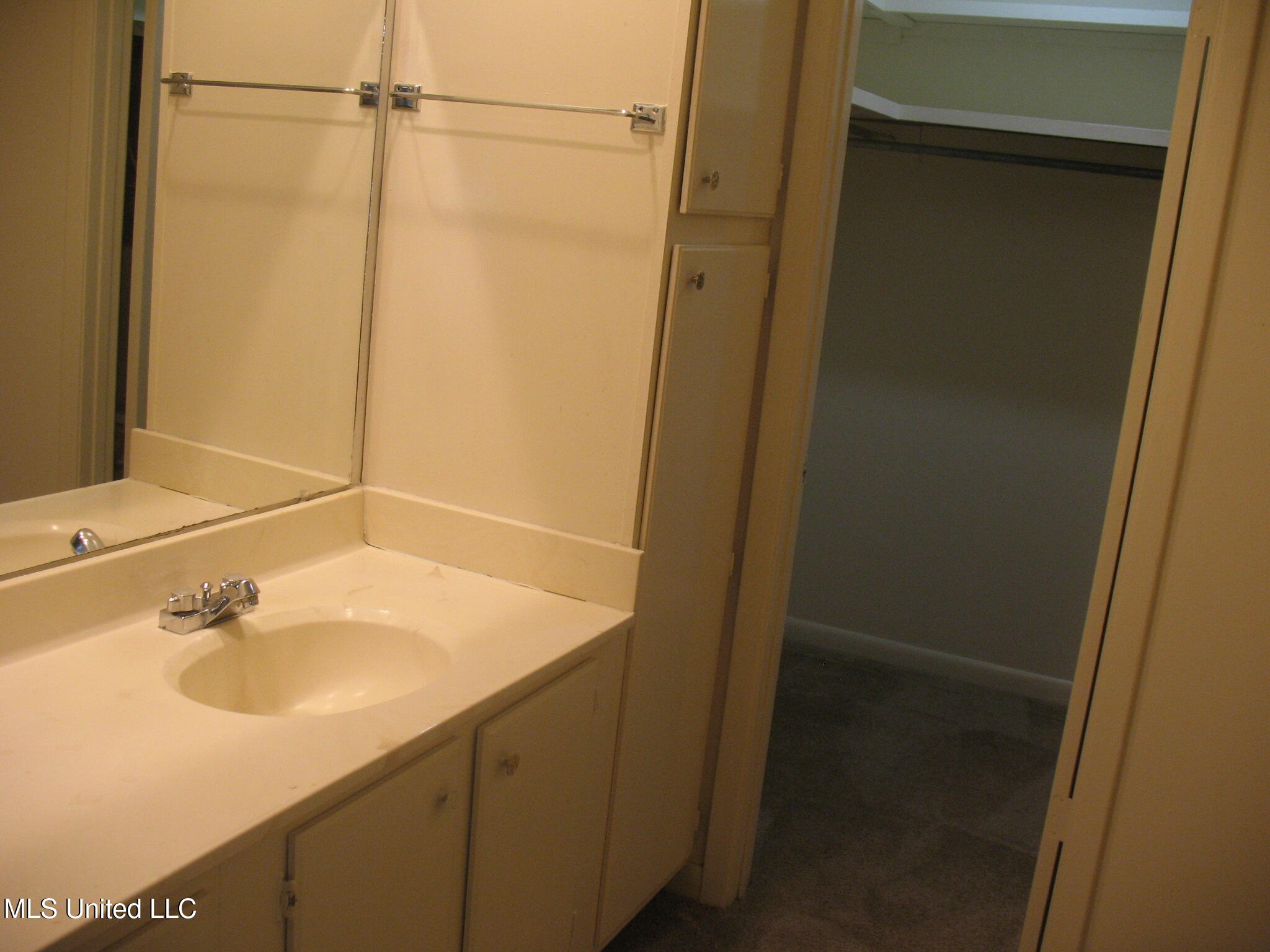 970 Morningside Street, Unit A5 Jackson, MS 39202 - Photo 14 of 16 088A4DDB-45FC-4321-B991-7045B47B8441