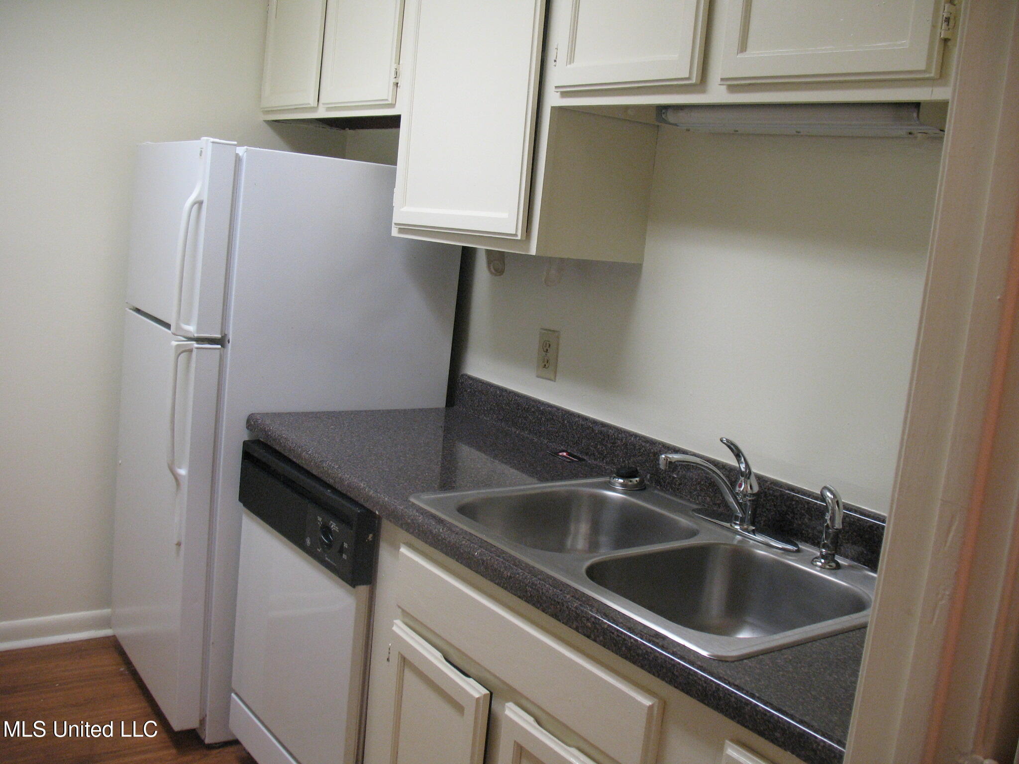 970 Morningside Street, Unit A5 Jackson, MS 39202 - Photo 10 of 16 ADAD22C4-C984-4BDF-BA7E-007D9BAAF7B0