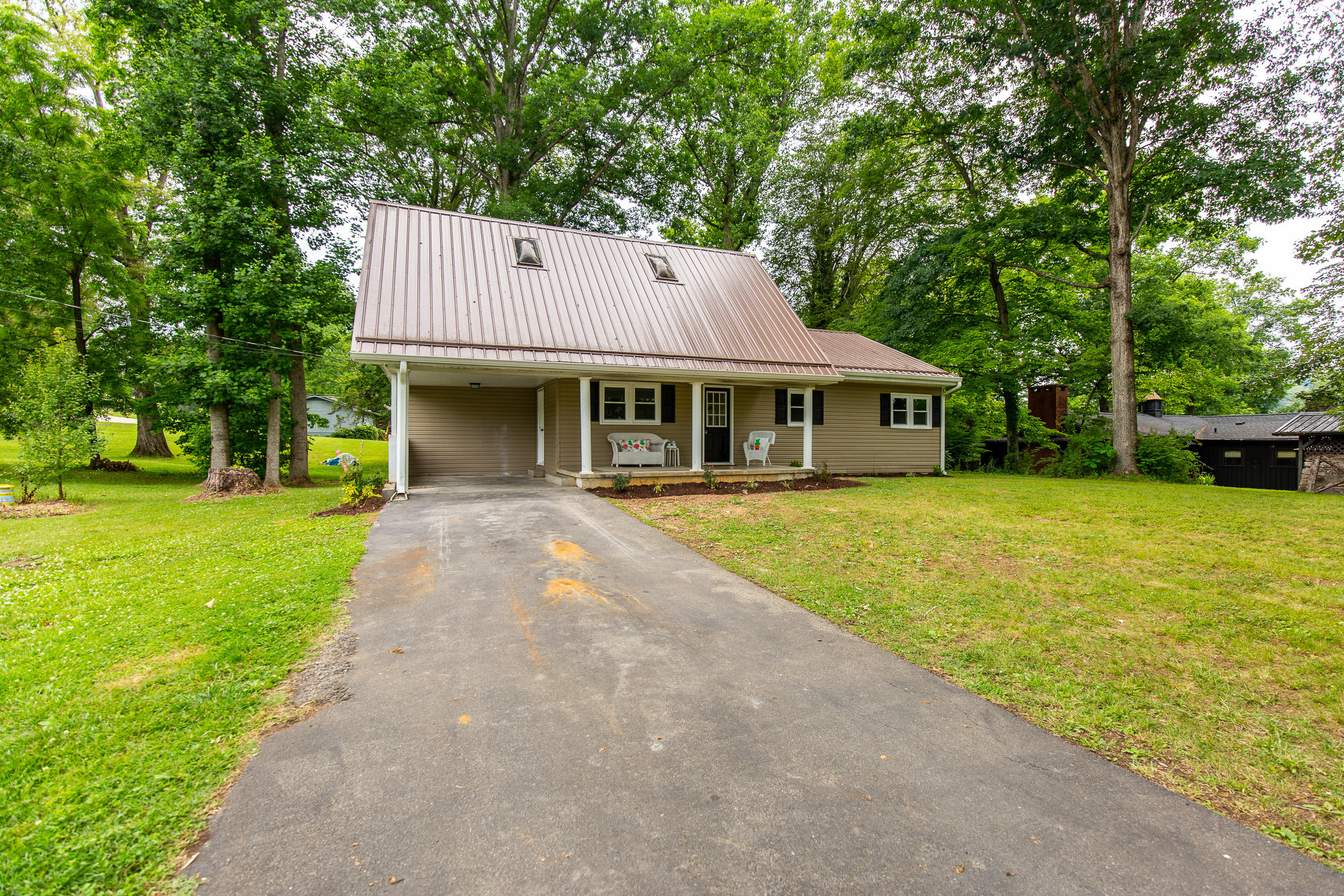 138 Rock Road Bristol, TN 37620 - Photo 1 of 21 1