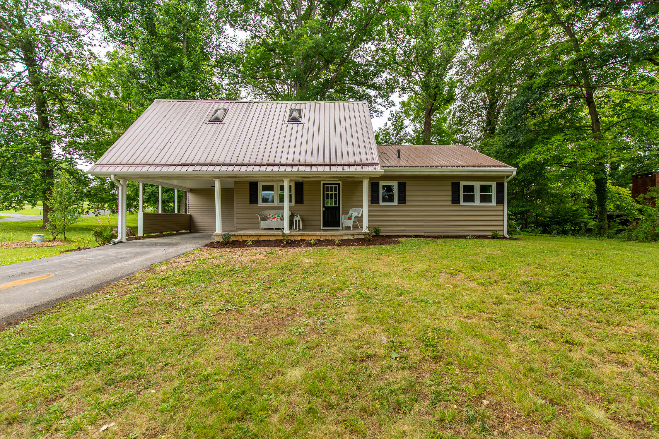 138 Rock Road Bristol, TN 37620 - Photo 2 of 21 2
