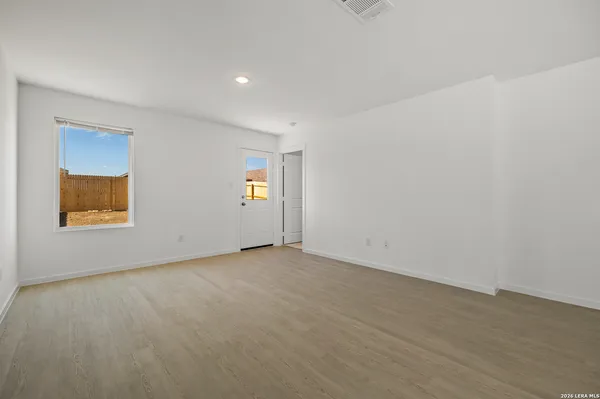 $2,100 | 8511 Willow Crossing, San Antonio, TX 78222