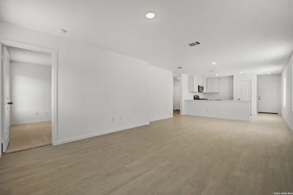 $2,100 | 8511 Willow Crossing, San Antonio, TX 78222