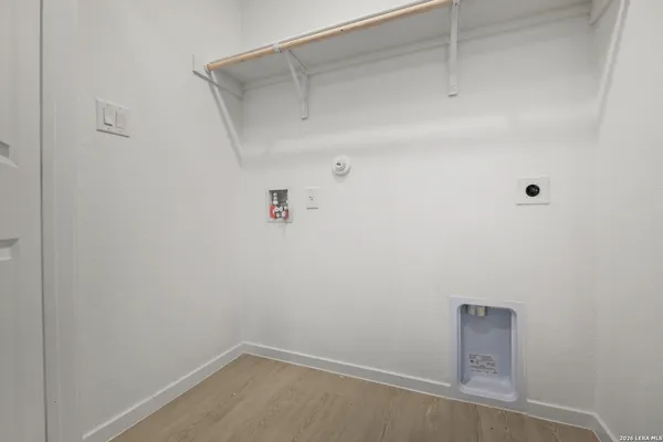 $2,100 | 8511 Willow Crossing, San Antonio, TX 78222