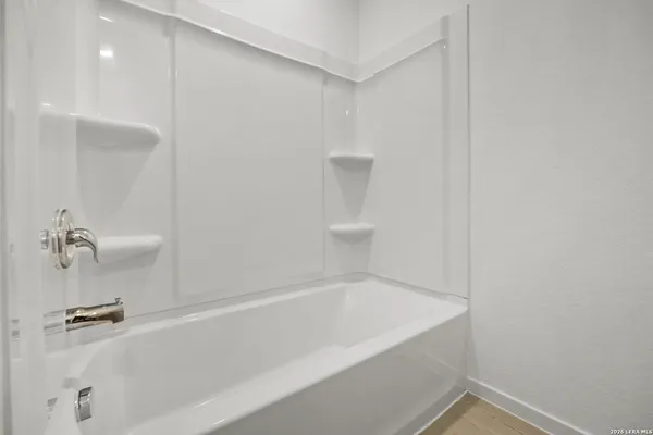 $2,100 | 8511 Willow Crossing, San Antonio, TX 78222