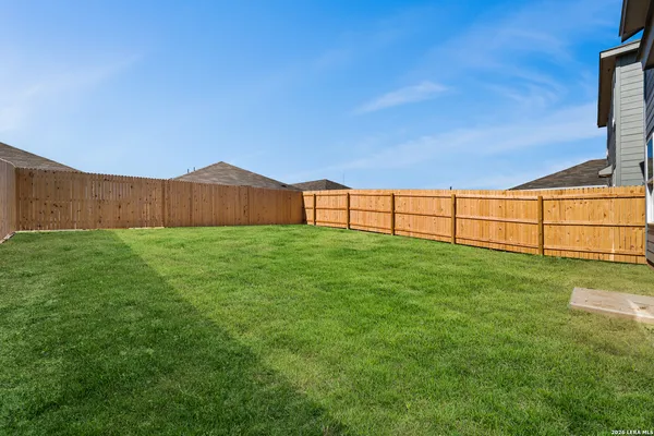 $2,100 | 8511 Willow Crossing, San Antonio, TX 78222