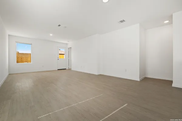 $2,100 | 8511 Willow Crossing, San Antonio, TX 78222