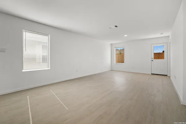 $2,100 | 8511 Willow Crossing, San Antonio, TX 78222