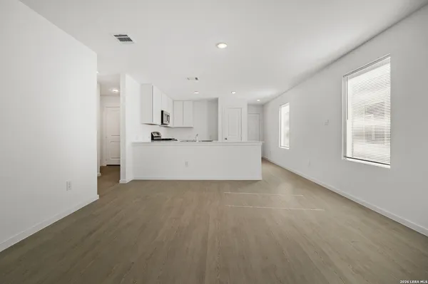 $2,100 | 8511 Willow Crossing, San Antonio, TX 78222