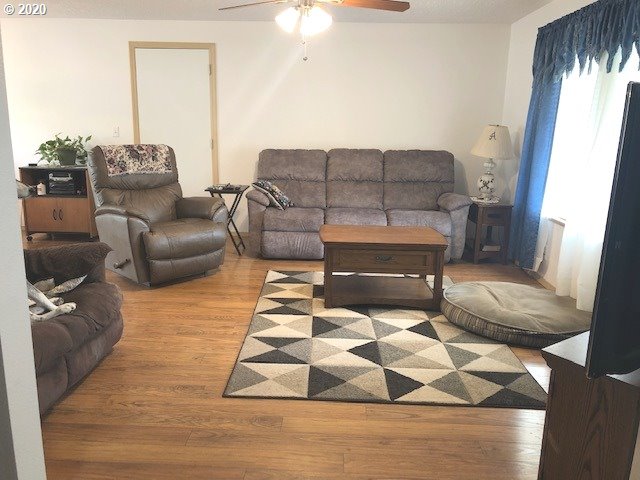 2110 Buttercup Loop Cottage Grove, OR 97424 - Photo 2 of 30