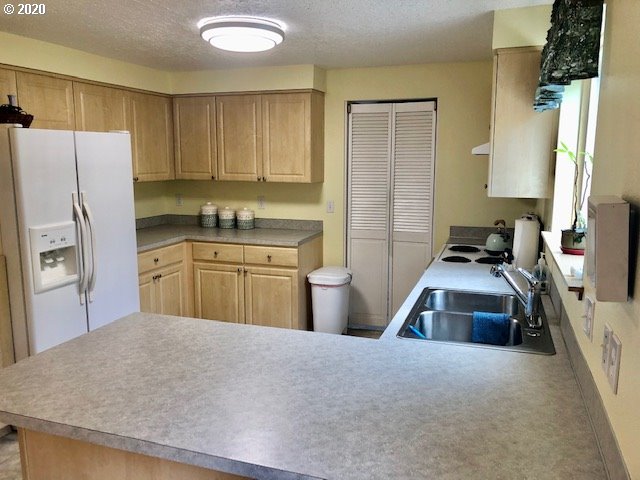 2110 Buttercup Loop Cottage Grove, OR 97424 - Photo 14 of 30