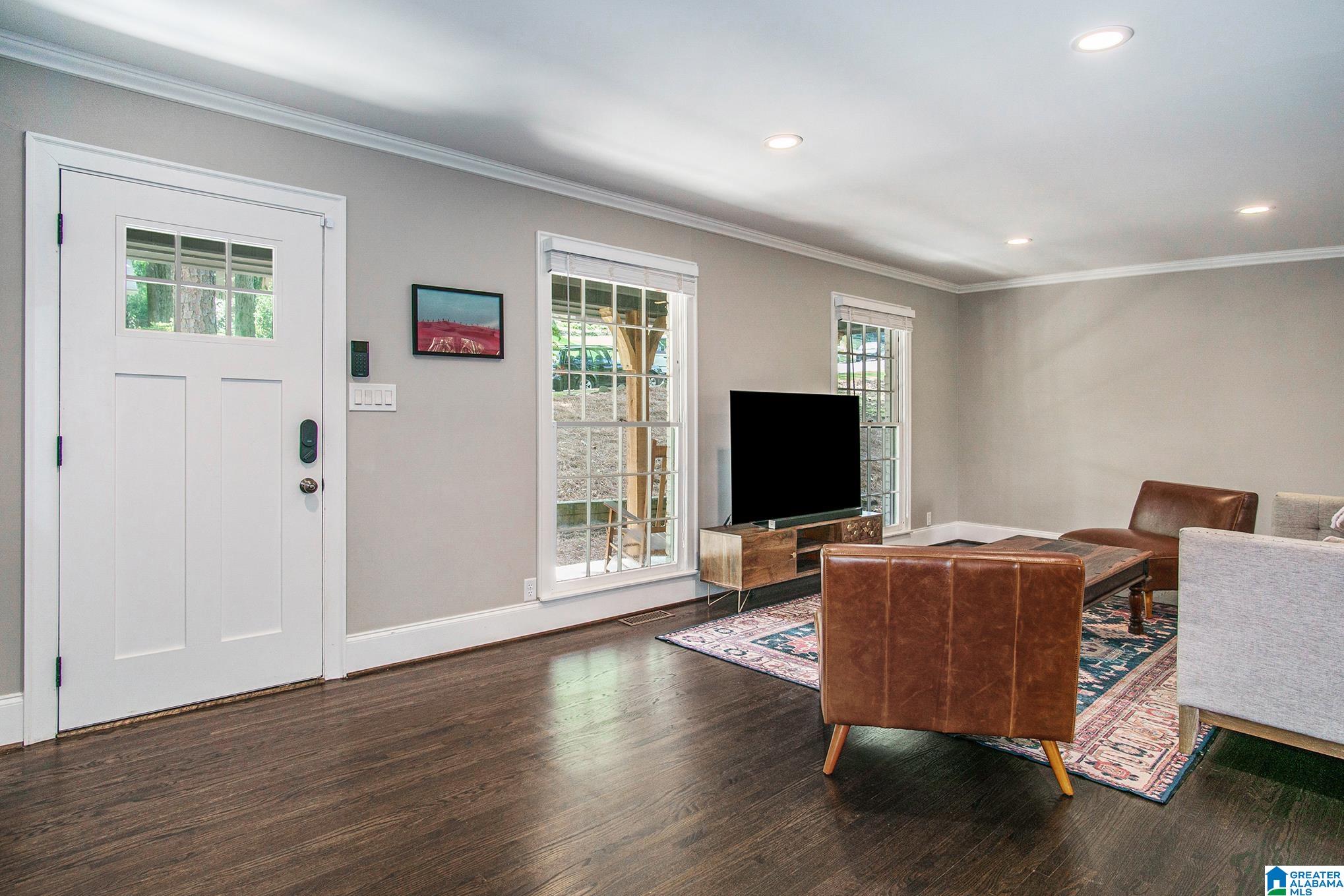 1404 Overwood Road Birmingham, AL 35222 - Photo 5 of 36