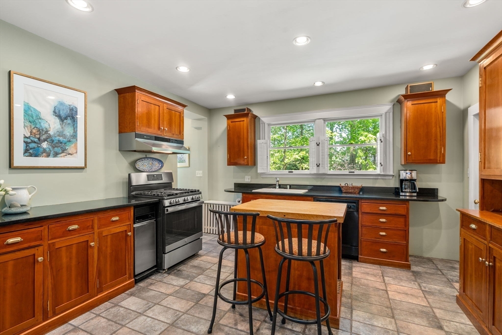 50 West Side Road Milton, MA 02186 - Photo 11 of 39
