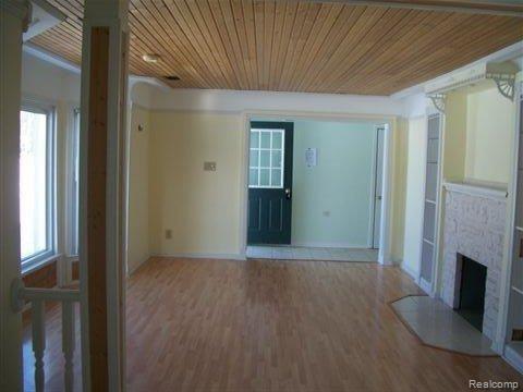 5430 Elms Road Flushing, MI 48433 - Photo 2 of 7 Living