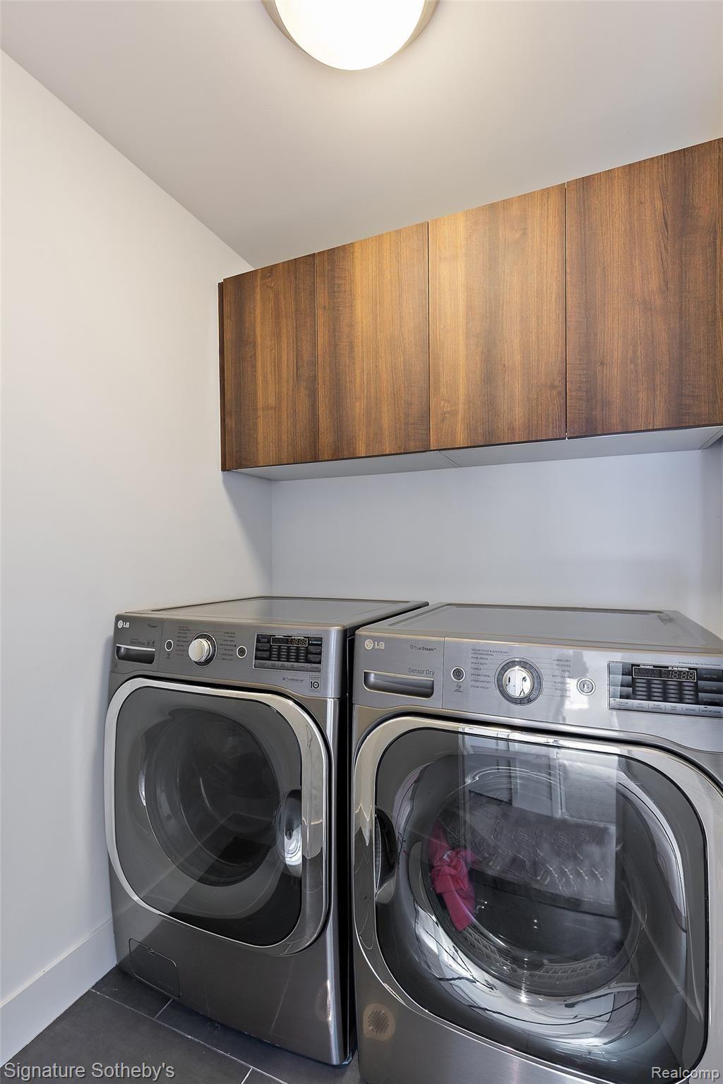 836 Cumberland Ridge Court Rochester, MI 48307 - Photo 43 of 59 Second floor laundry