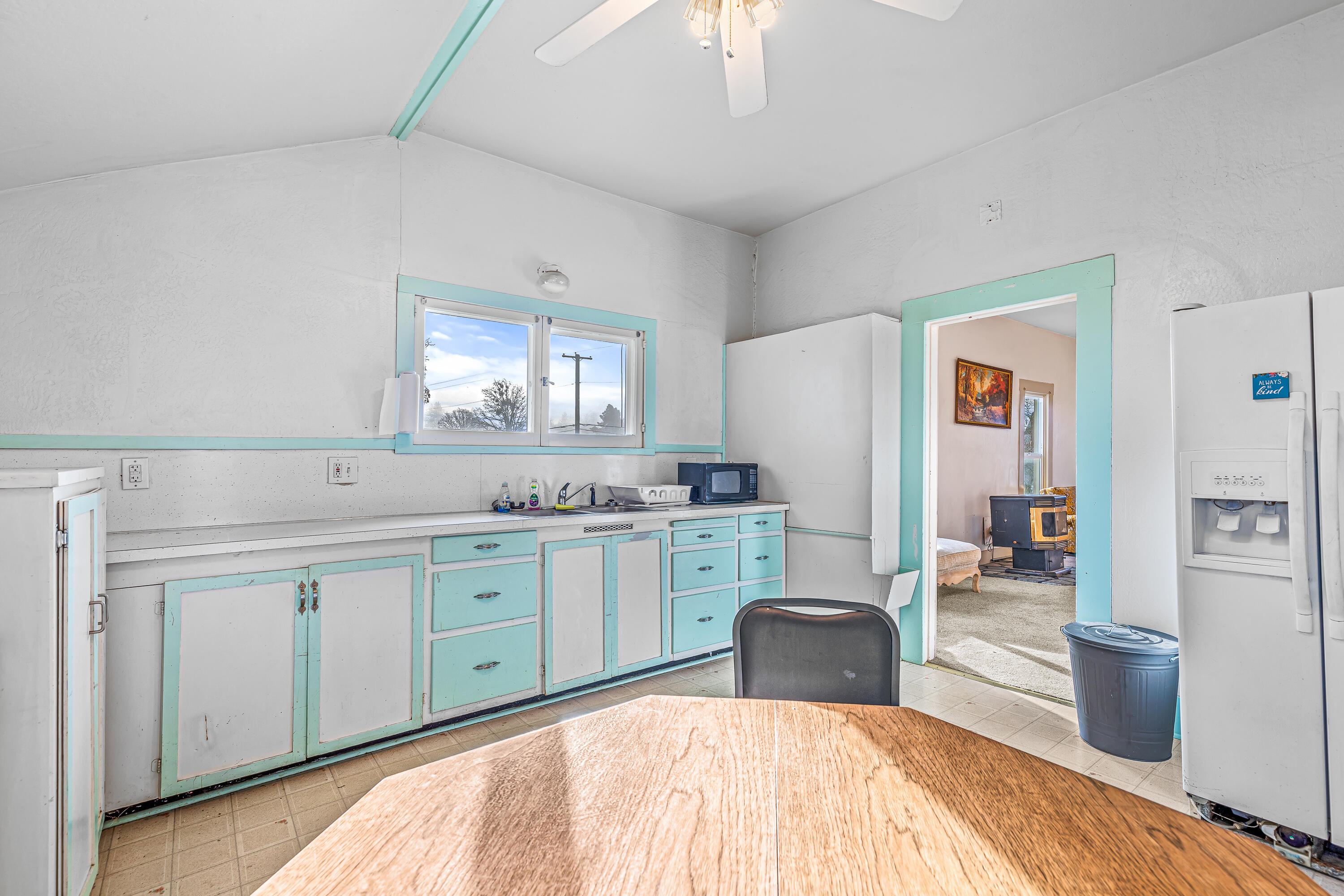 5828 Old Stage Road Central Point, OR 97502 - Photo 12 of 24 9R9A7906