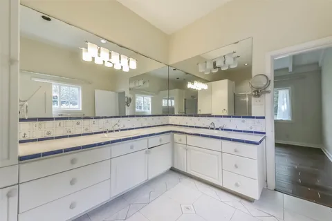 $2,600,000 | 30 East Rivercrest Drive, Houston, TX 77042