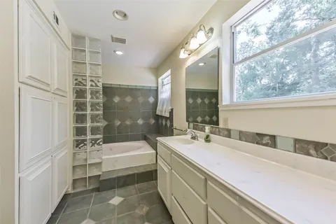 $2,600,000 | 30 East Rivercrest Drive, Houston, TX 77042