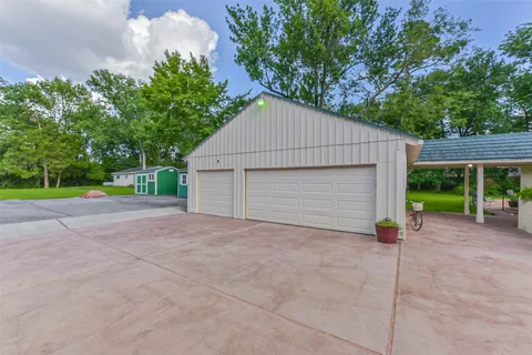 $2,600,000 | 30 East Rivercrest Drive, Houston, TX 77042