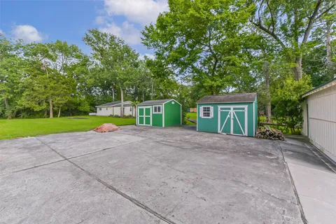 $2,600,000 | 30 East Rivercrest Drive, Houston, TX 77042