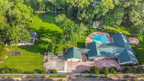 $2,600,000 | 30 East Rivercrest Drive, Houston, TX 77042