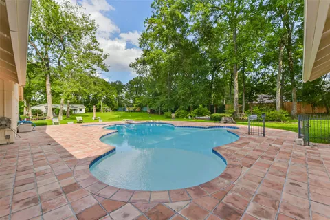 $2,600,000 | 30 East Rivercrest Drive, Houston, TX 77042