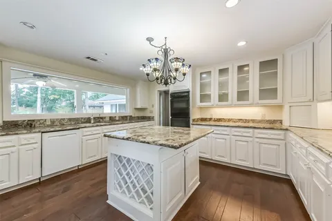 $2,600,000 | 30 East Rivercrest Drive, Houston, TX 77042