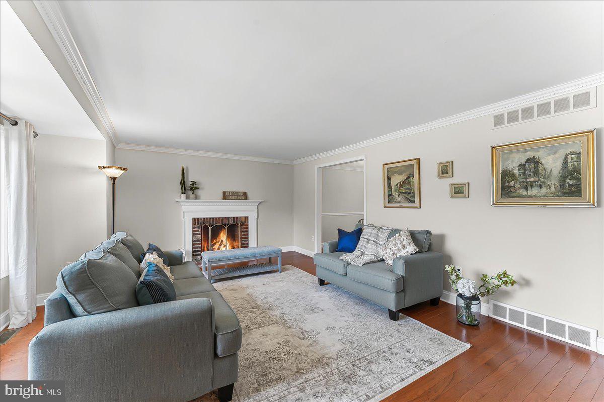 276 Hemlock Lane Springfield, PA 19064 - Photo 4 of 43 Gallery Image 4