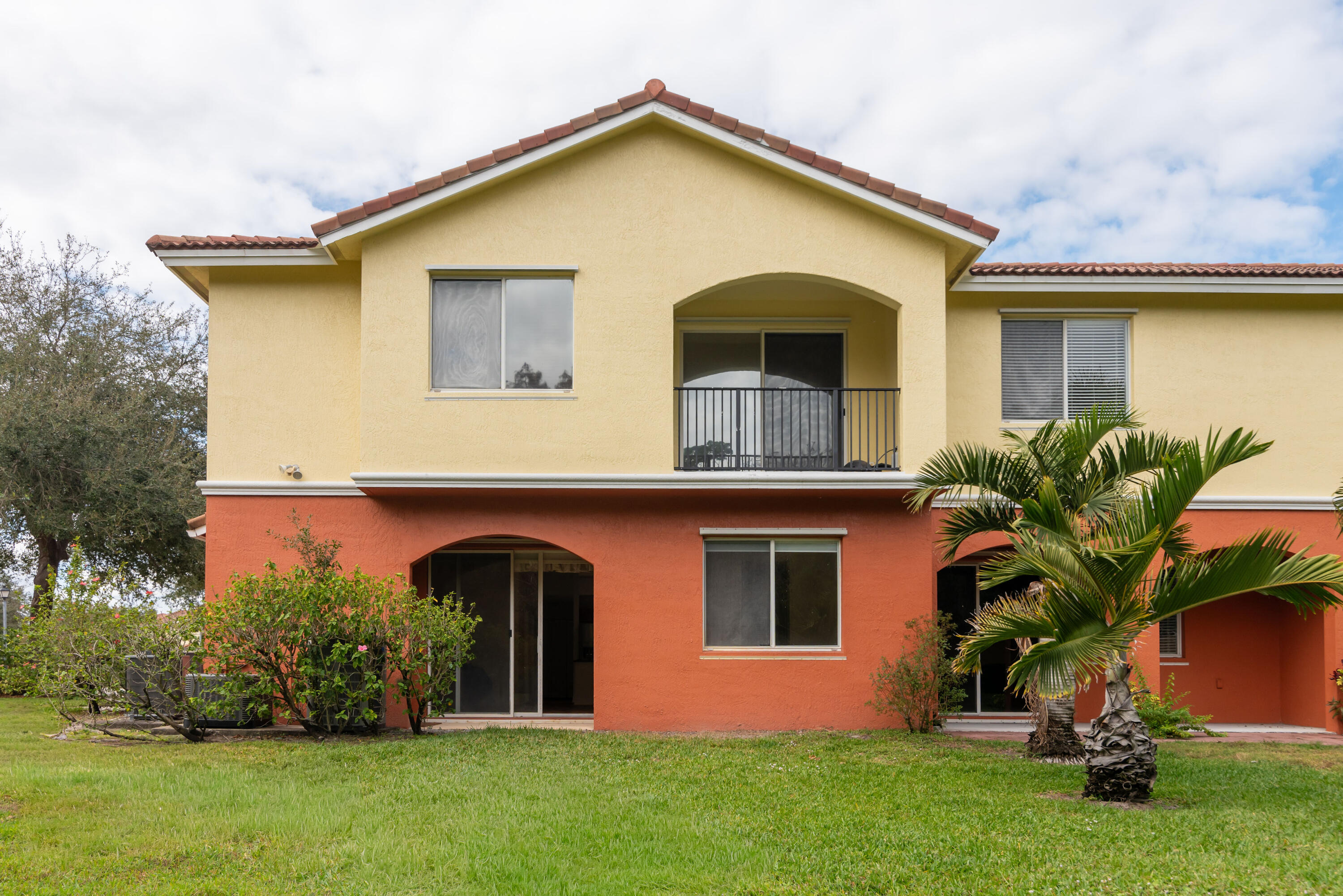 53 Southeast Sedona Circle, Unit 106 Stuart, FL 34994 - Photo 13 of 19 a front view of a house with a yard