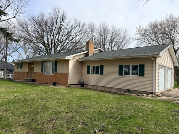 $199,999 | 734 1st Street, West Brooklyn, IL 61378