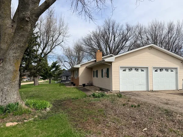 $199,999 | 734 1st Street, West Brooklyn, IL 61378