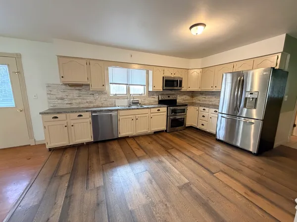 $199,999 | 734 1st Street, West Brooklyn, IL 61378