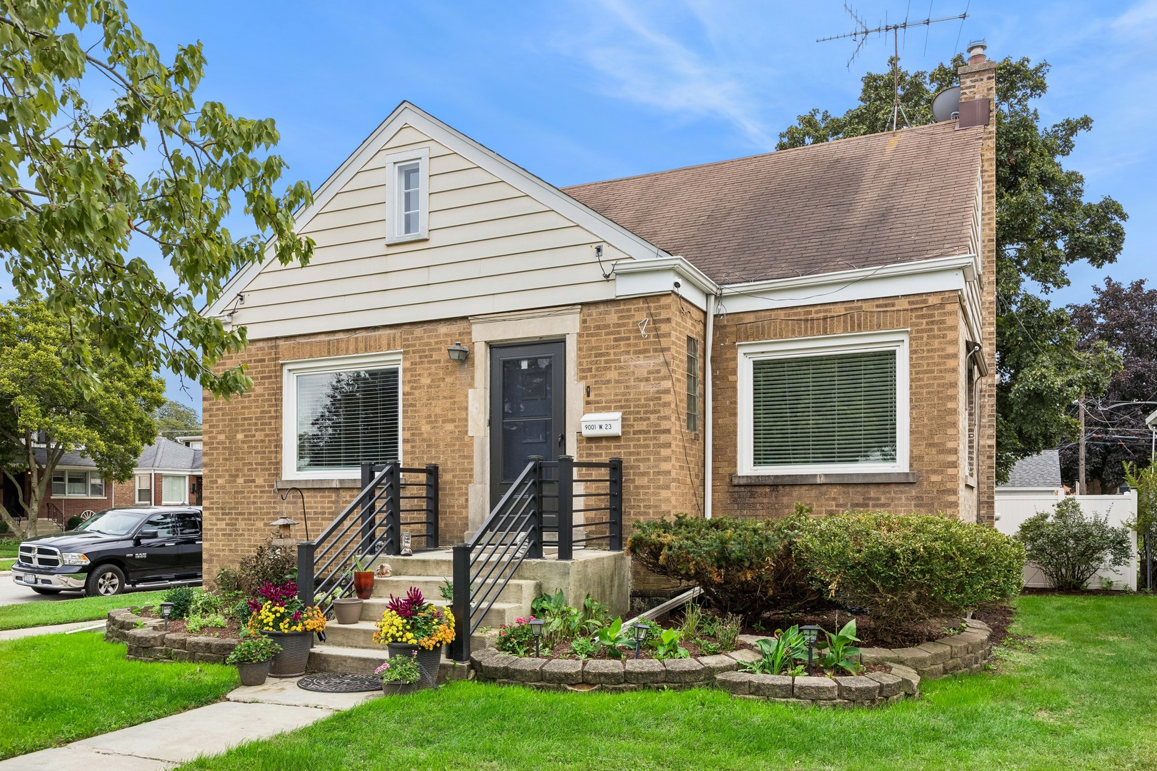 9001 West 23rd Street Riverside, IL 60546 - Photo 1 of 24 Gallery Image 1