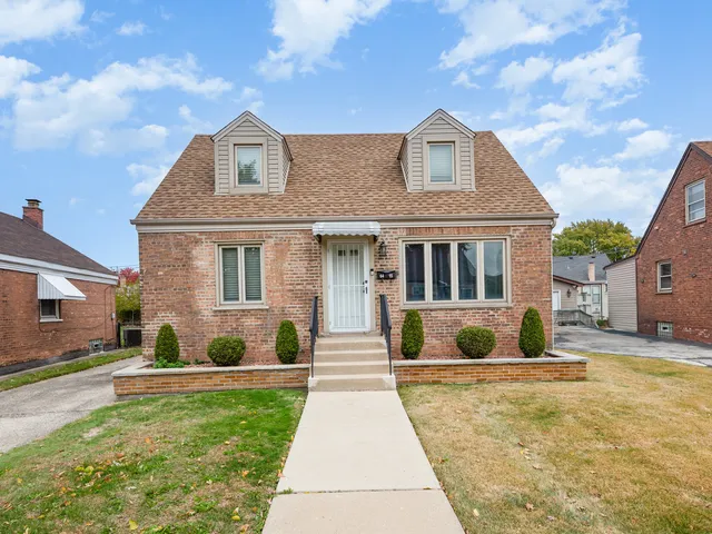 $337,000 | 6415 South Leclaire Avenue, Chicago, IL 60638