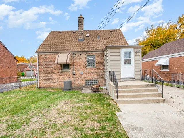 $337,000 | 6415 South Leclaire Avenue, Chicago, IL 60638