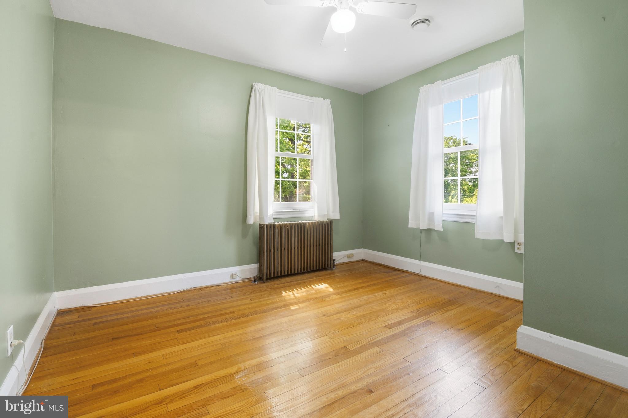 415 South Rolling Road Baltimore, MD 21228 - Photo 21 of 37 4th bedroom, hardwood floors