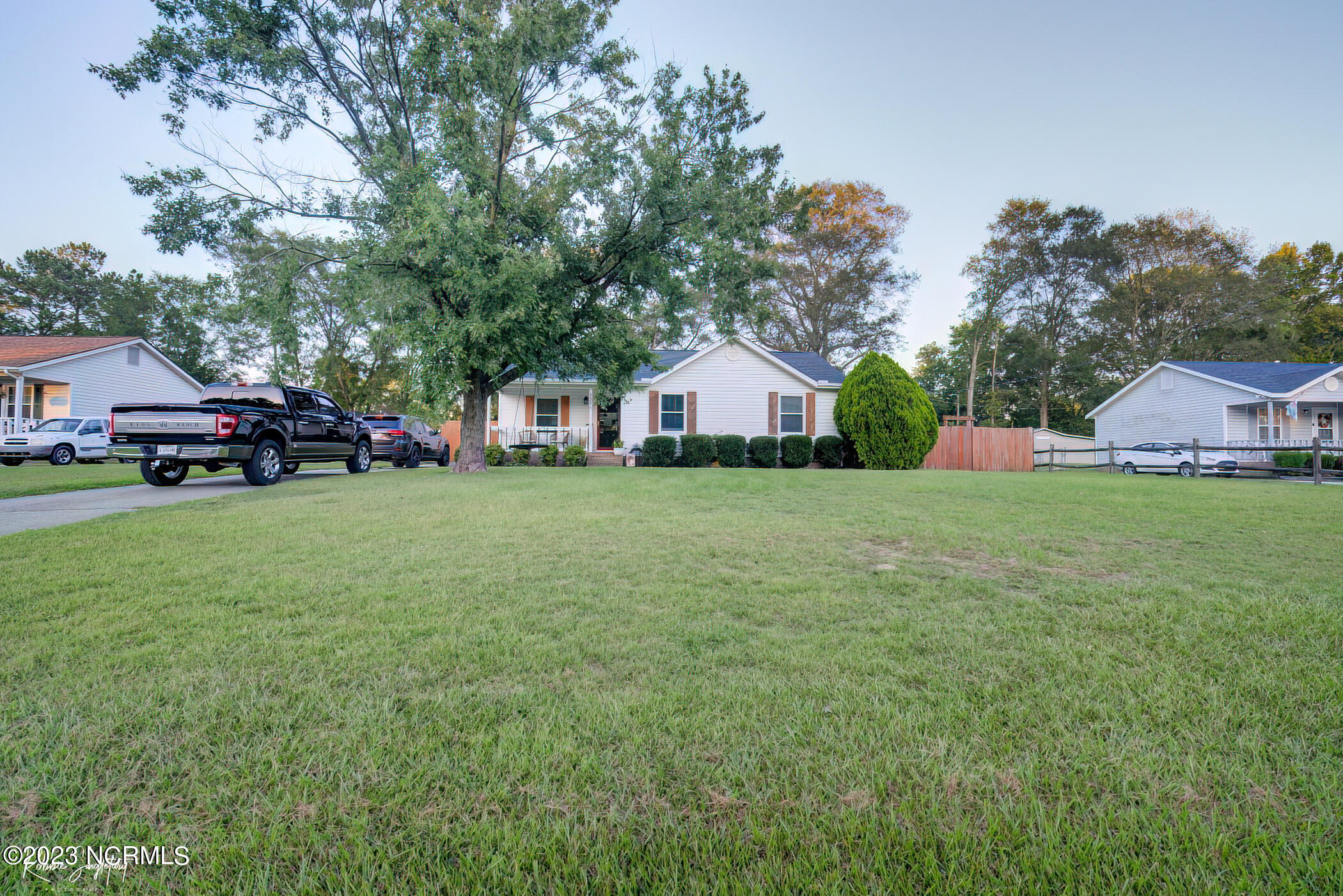 131 Chance Drive Rockingham, NC 28379 - Photo 4 of 34 DSC00315_6_7-DeNoiseAI-low-light