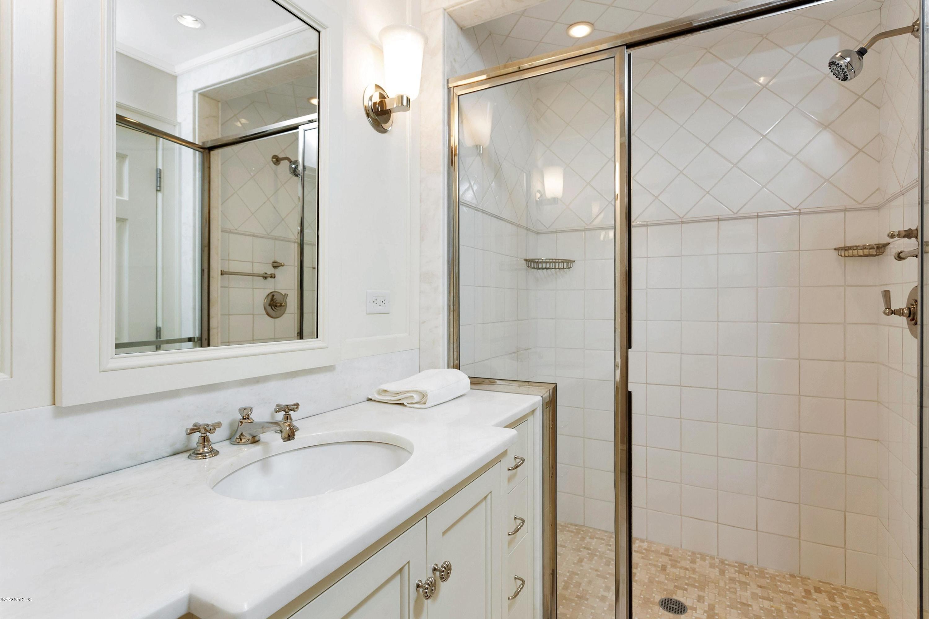 680 Steamboat Road, Unit 5 Greenwich, CT 06830 - Photo 14 of 21 a bathroom with a sink and a mirror