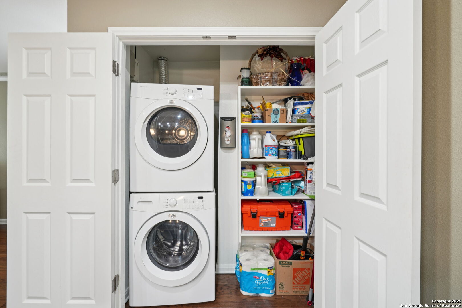 100 Lorenz Road, Unit 1204 San Antonio, TX 78209 - Photo 11 of 27 a utility room with dryer and washer