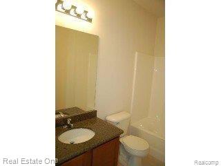 3100 Fantail Drive Rochester, MI 48309 - Photo 7 of 11 1ST FLR BATH