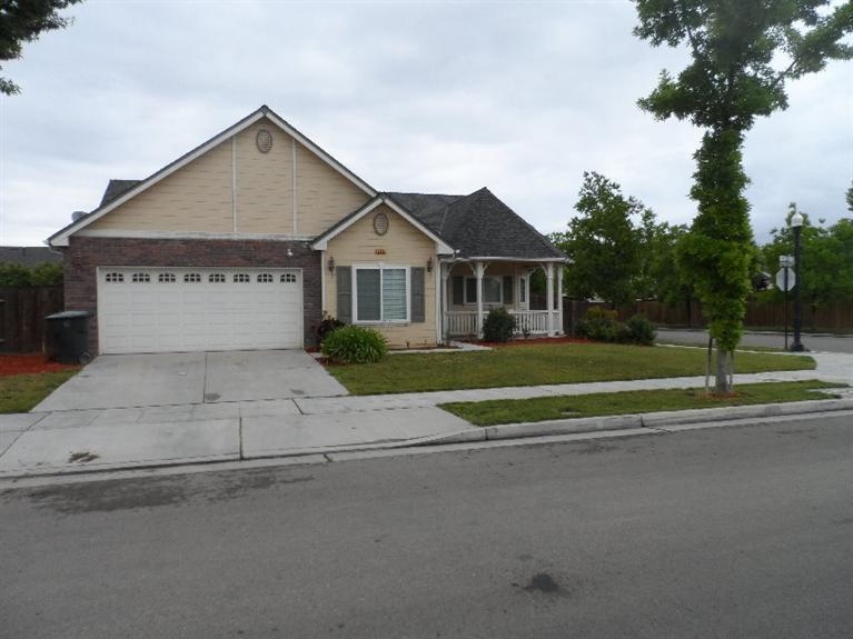 286 East Olson Avenue Reedley, CA 93654 - Photo 1 of 10 Gallery Image 1