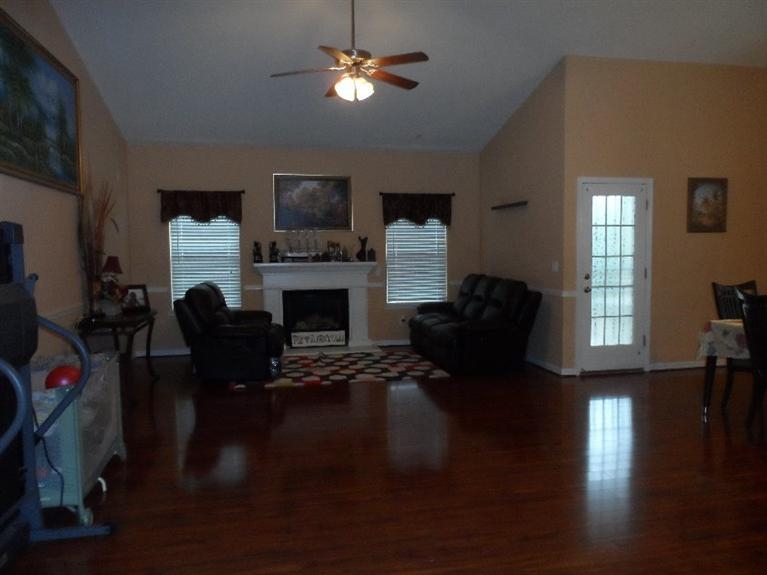 286 East Olson Avenue Reedley, CA 93654 - Photo 6 of 10 Gallery Image 6