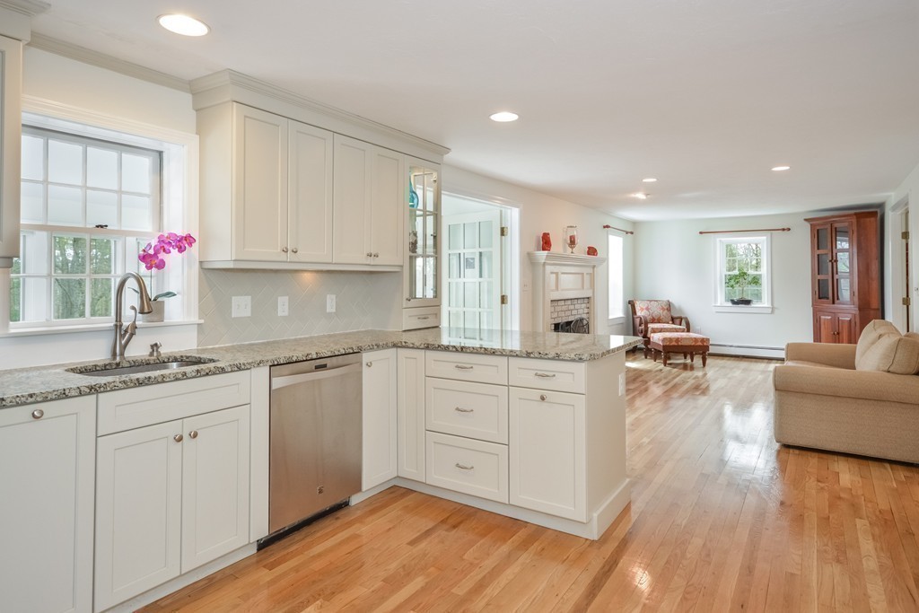 77 Carr Road Duxbury, MA 02332 - Photo 3 of 15 Gallery Image 3