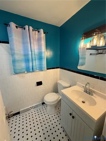 $1,850 | 21718 Magnolia Avenue, Petersburg, VA 23803