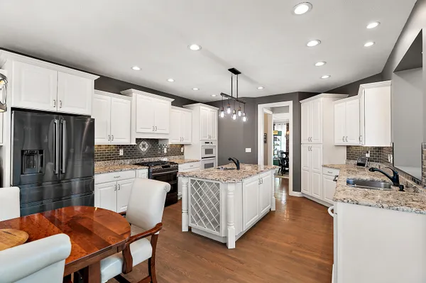 $810,000 | 5052 Dickinson Court, St. Joseph, MI 49085
